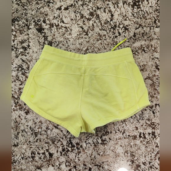 Lululemon size 12 jogger shorts - Picture 2 of 3